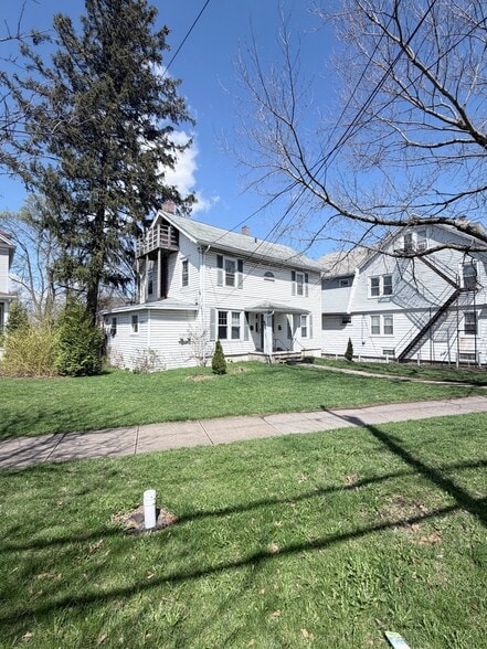 Building Photo - 2129 James St