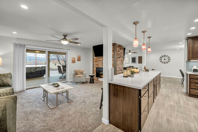 Building Photo - FULLY FURNISHED MOUNTAIN VIEW RETREAT with HOT TUB, RV PARKING & NO HOA