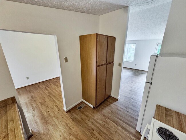 Building Photo - 100 Roswell Farms Ct