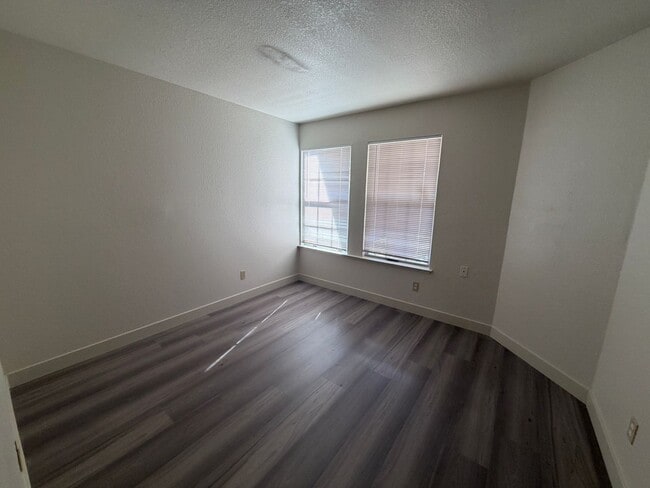 Building Photo - RV Access!