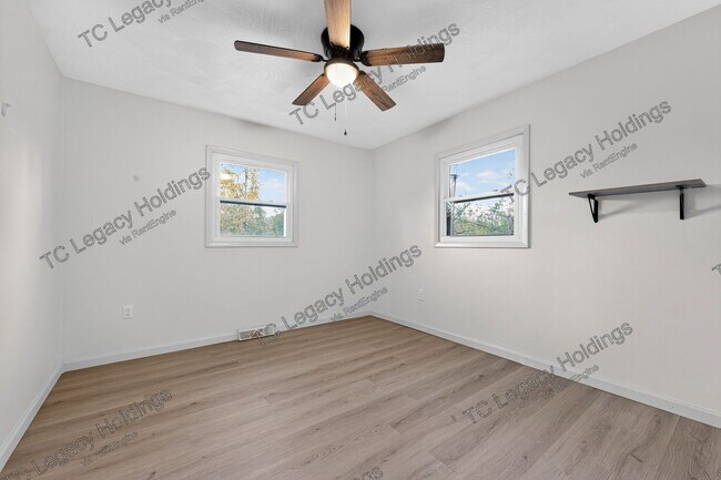 Building Photo - 320 Diamond Ave