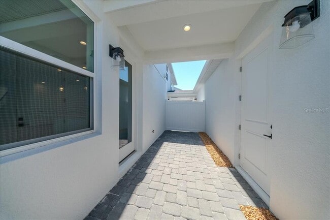 Building Photo - 1850 Falconhurst Ln