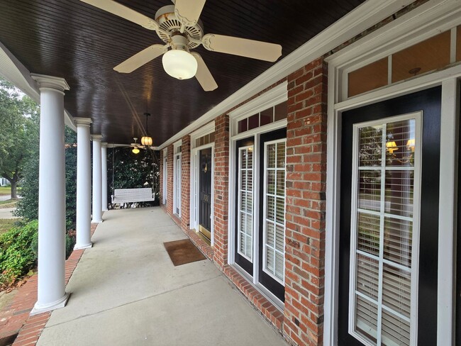 Building Photo - $500 Off 1 Month if Moved In by 11/30/25