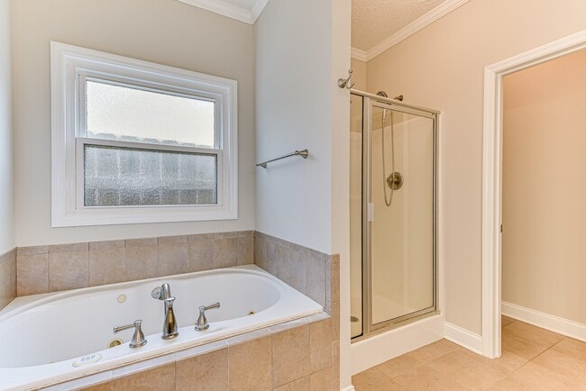 Building Photo - 4116 Chastain Dr