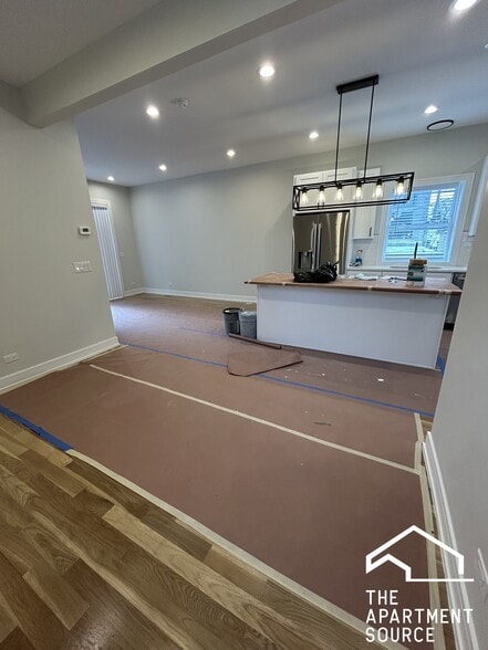 Building Photo - 858 N Paulina St