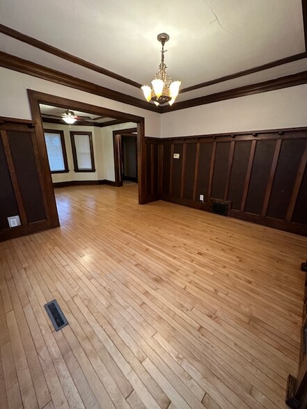 Building Photo - 319 E Montana St