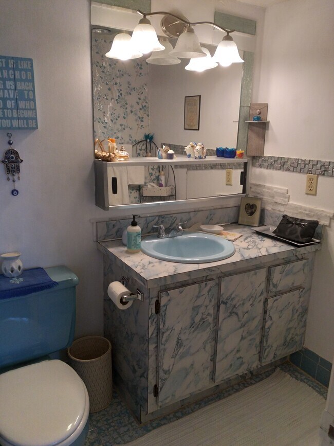 Master bathroom - 131 SE 3rd Ave