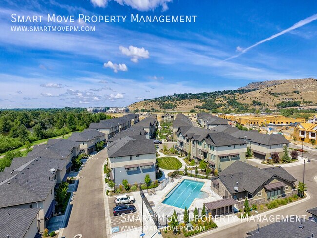 Building Photo - 3256 E Thoroughbred Ln