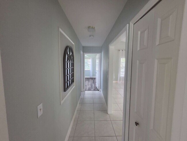 Building Photo - "Charming 2-Bed, 2-Bath North Port Retreat with Gleaming Hardwood Floors!"