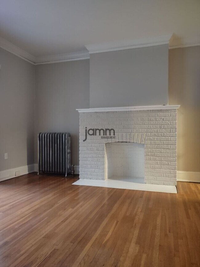 Building Photo - 2773 Hampshire-Unit 10