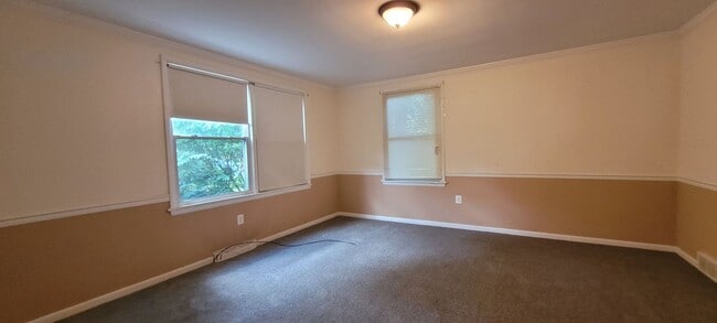 Building Photo - Spacious 3 bedroom 2.5 bathroom home in Ha...
