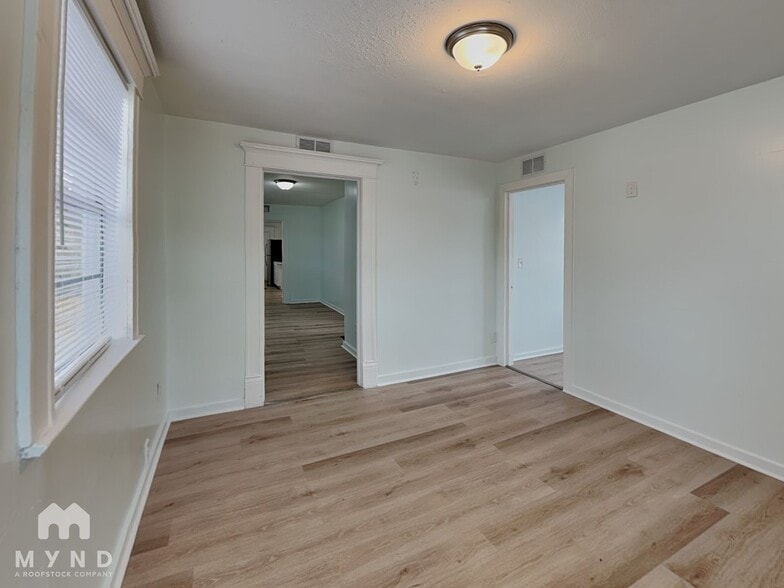 Building Photo - 2184 W 45th St