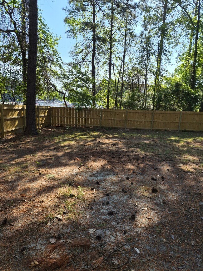 Building Photo - 719 Hedgelawn Way
