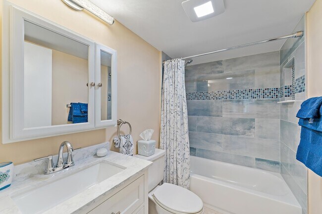 Building Photo - 1605 S US Hwy 1