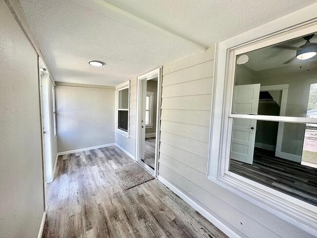 Building Photo - 2317 Lyon St