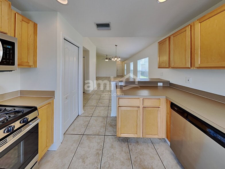 Building Photo - 10126 41st Ct E