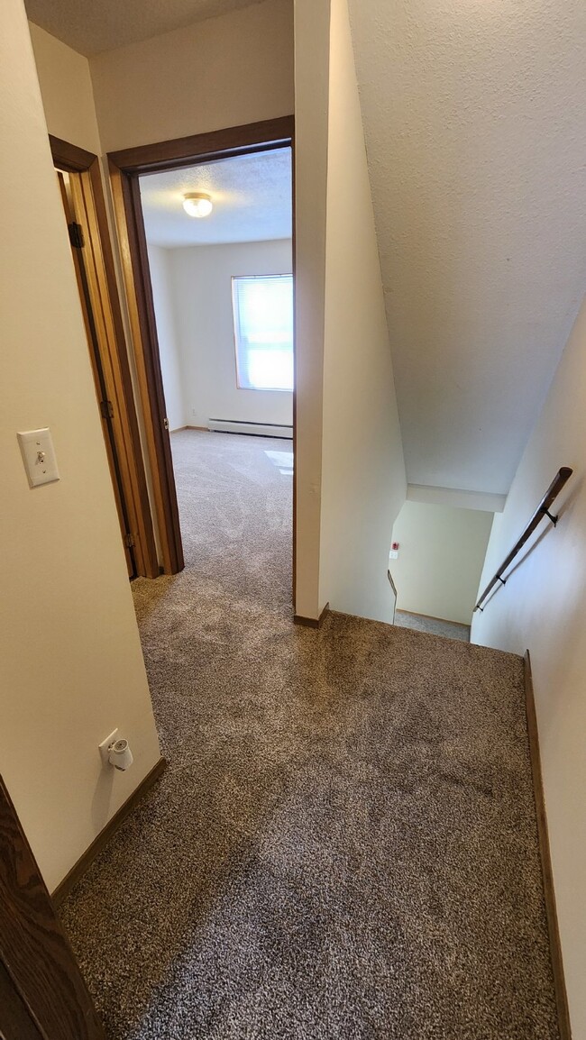 Building Photo - 2 Bedroom, 1.5 Bathroom Townhouse With Att...