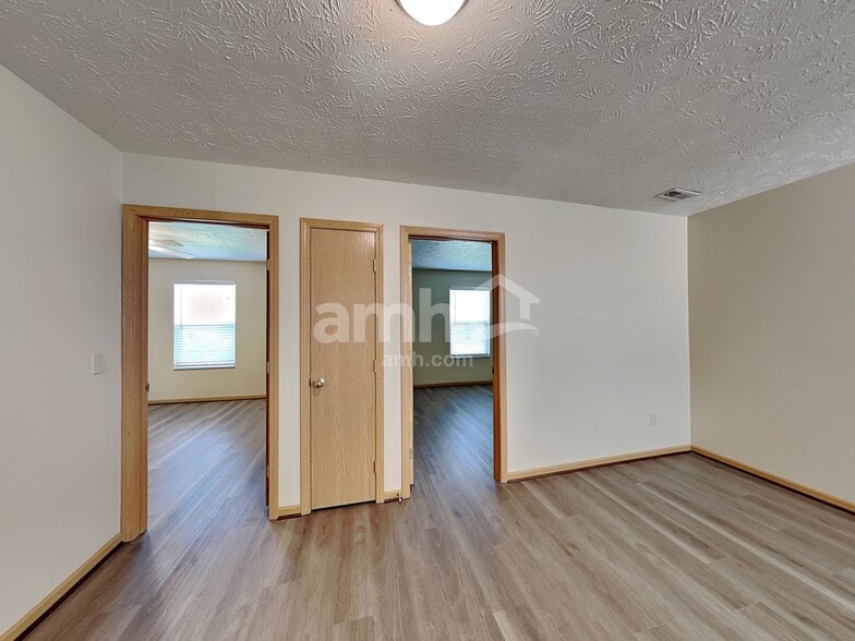 Building Photo - 7474 Heaton Cir