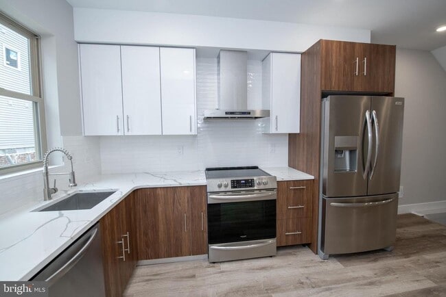 Primary Photo - 2213 Emerald St