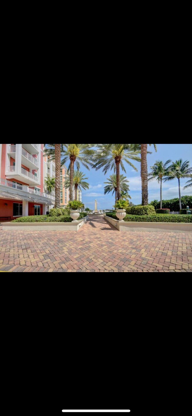 Building Photo - 802 W Windward Way