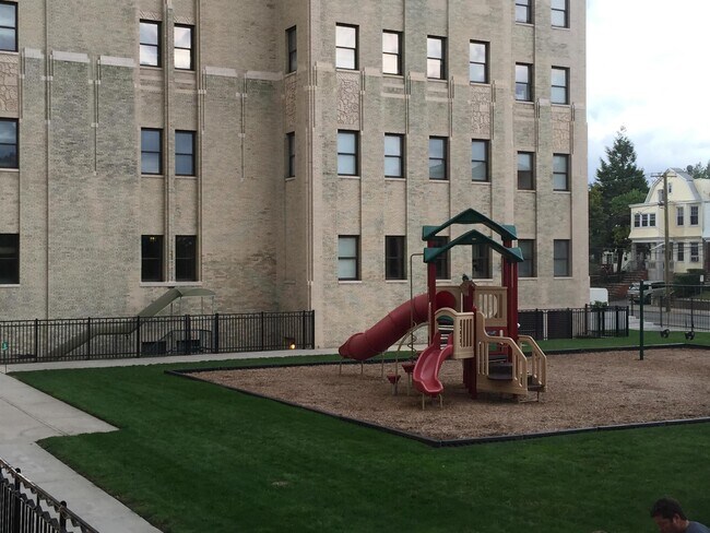 Building Photo - 4 Beacon Way