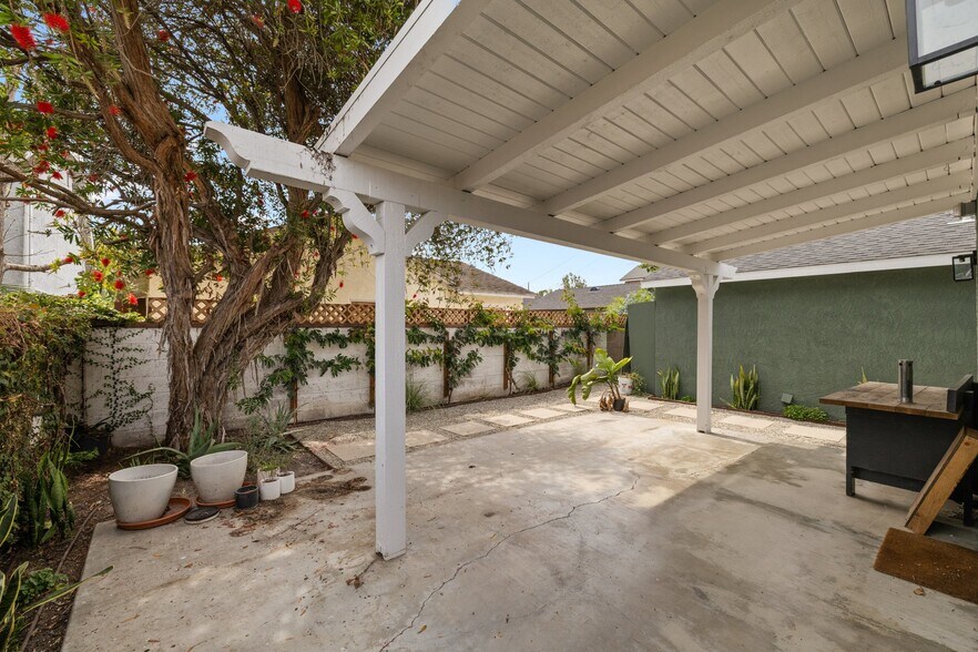 Building Photo - 3852 W 157th St