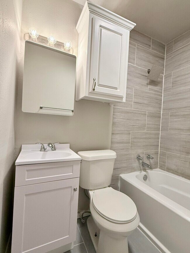 Building Photo - 505 E 37th St