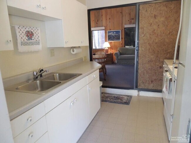 Building Photo - Adorable Cabin on the River