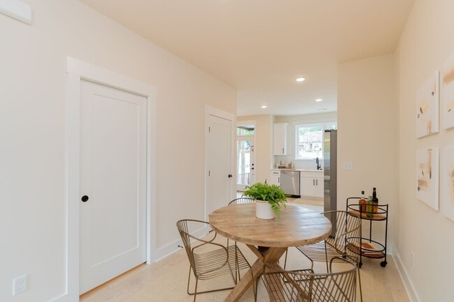 Building Photo - Brand New 2 Bedroom in North Shore