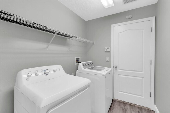 Building Photo - Spacious Renovated 4-Bedroom Home in Land O’ Lakes Near Veterans Expressway