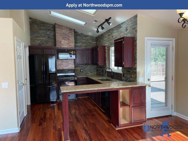 Building Photo - Beautiful 3 Bedroom 2 Bath Home
