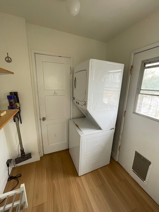 Building Photo - 521 Arcade Dr