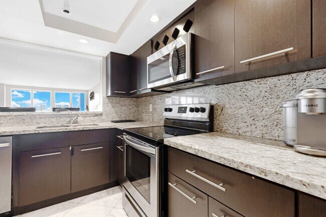 Building Photo - 1717 N Bayshore Dr