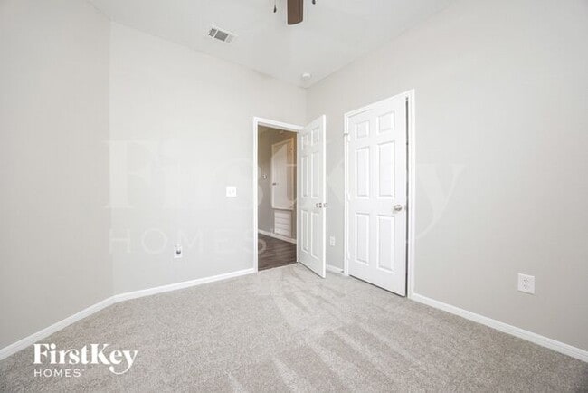 Building Photo - 4606 Falling Sun Dr