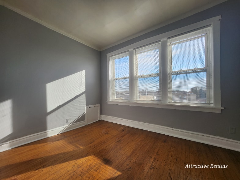 Building Photo - 1160 S Mason Ave