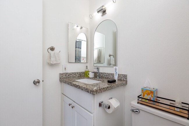 Building Photo - 3 Bedroom Townhome in the Gated College Park Community of San Diego