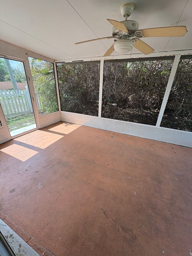 Building Photo - Beautiful 3/2 Available now!