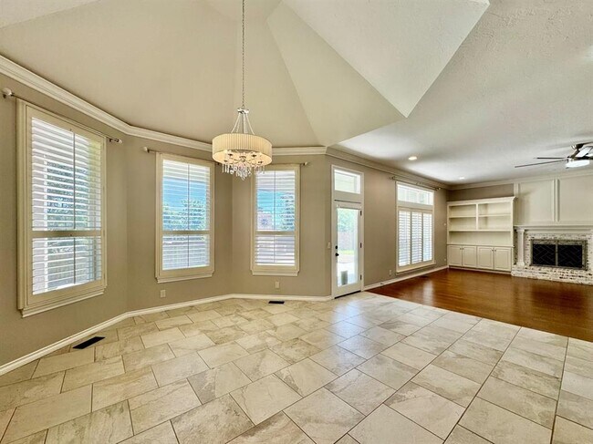 Building Photo - 2600 Sweetbriar Ct