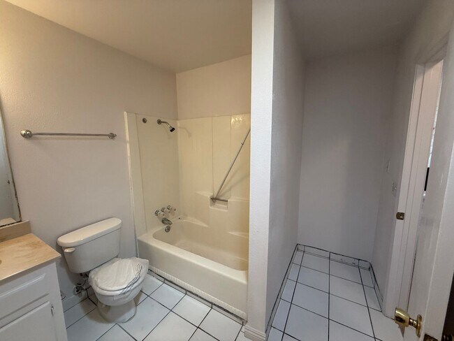 Building Photo - Victorville - 3 Bedrooms, 2 Bathrooms, New Paint, New Blinds, Tile Floors