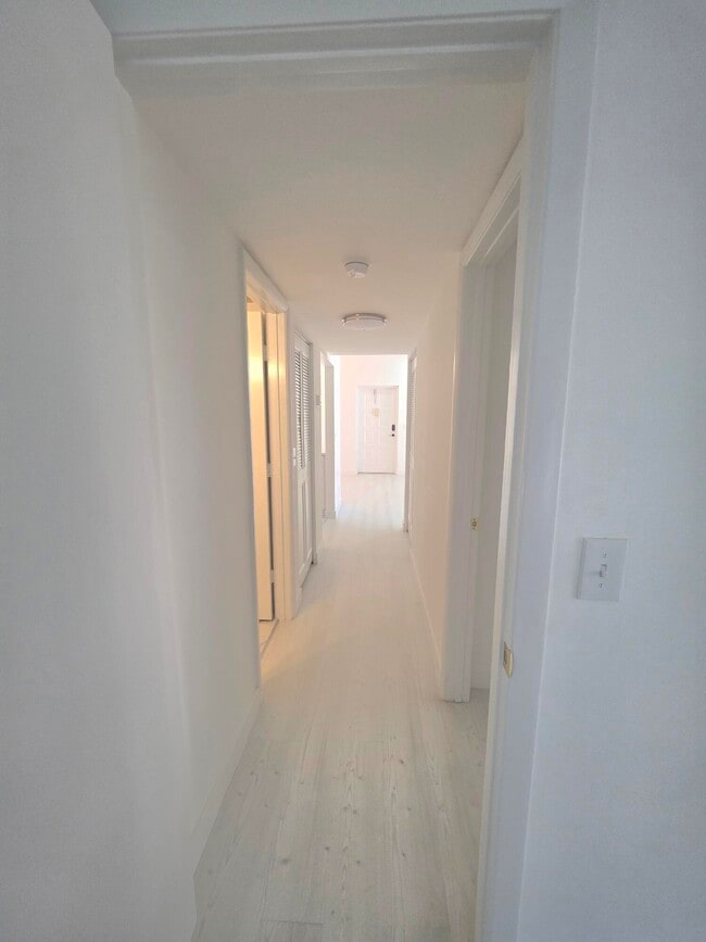 Building Photo - 205 Foxtail Dr