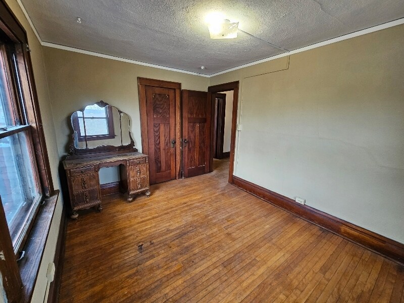 Building Photo - 1926 7th St