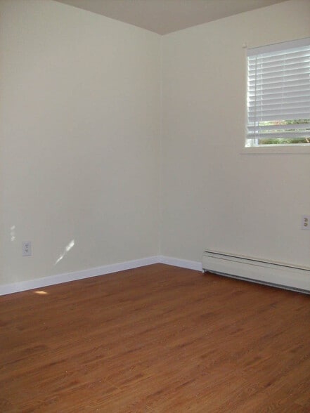 Building Photo - 2412 Clearview Ave