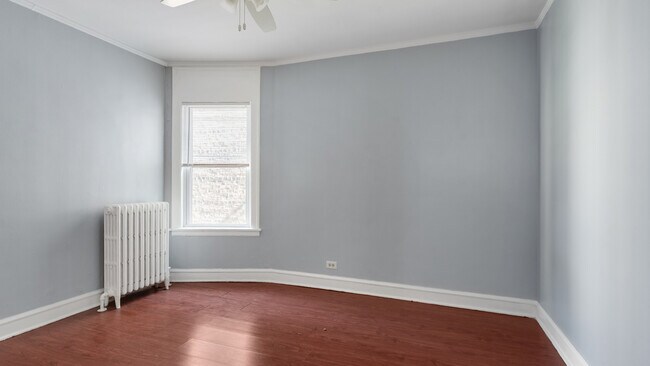 Building Photo - 5714 N Christiana Ave