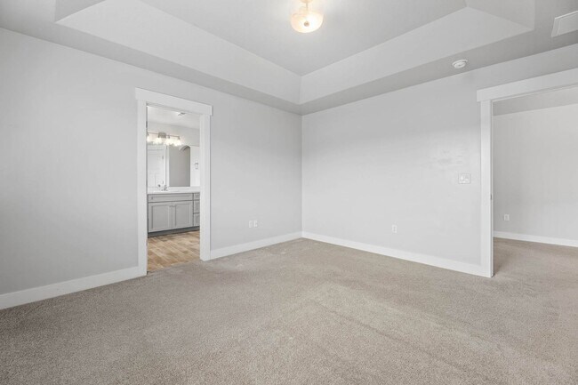 Building Photo - 6 Bedroom 3.5 Bathroom House in Saratoga Springs!