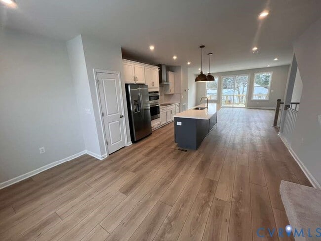 Building Photo - 467 Burden Dr