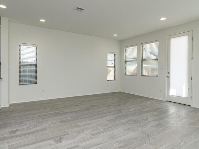 Building Photo - 9113 Garnet Dr