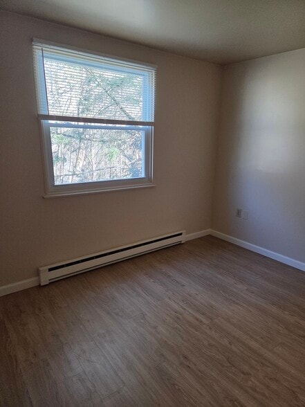 Building Photo - 496 Mercer Rd