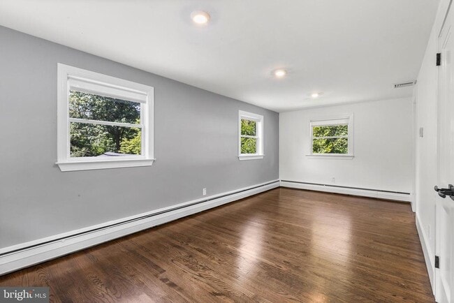 Building Photo - 749 Bair Rd