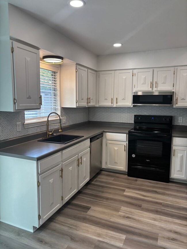 Building Photo - Charming 1BR Condo in Tulsa