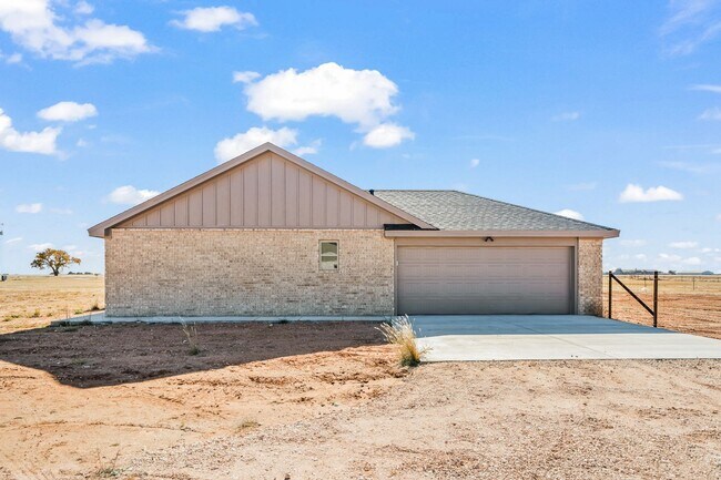 Building Photo - Country Living In Roosevelt ISD!